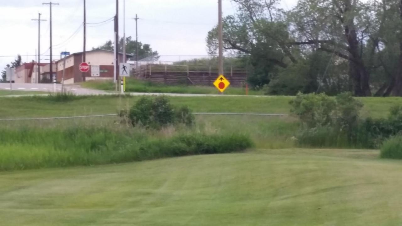 Ranchland Inn Nanton エクステリア 写真