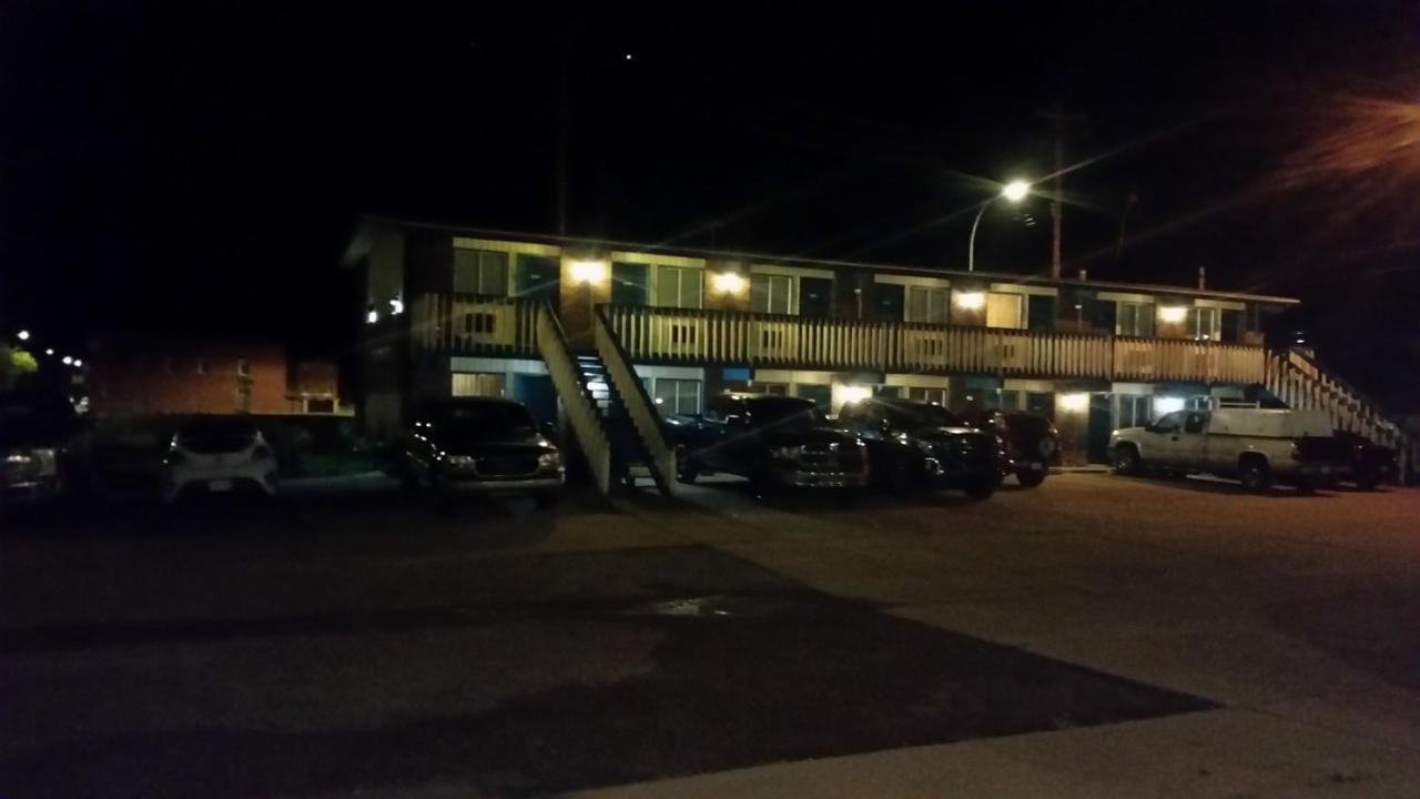 Ranchland Inn Nanton エクステリア 写真
