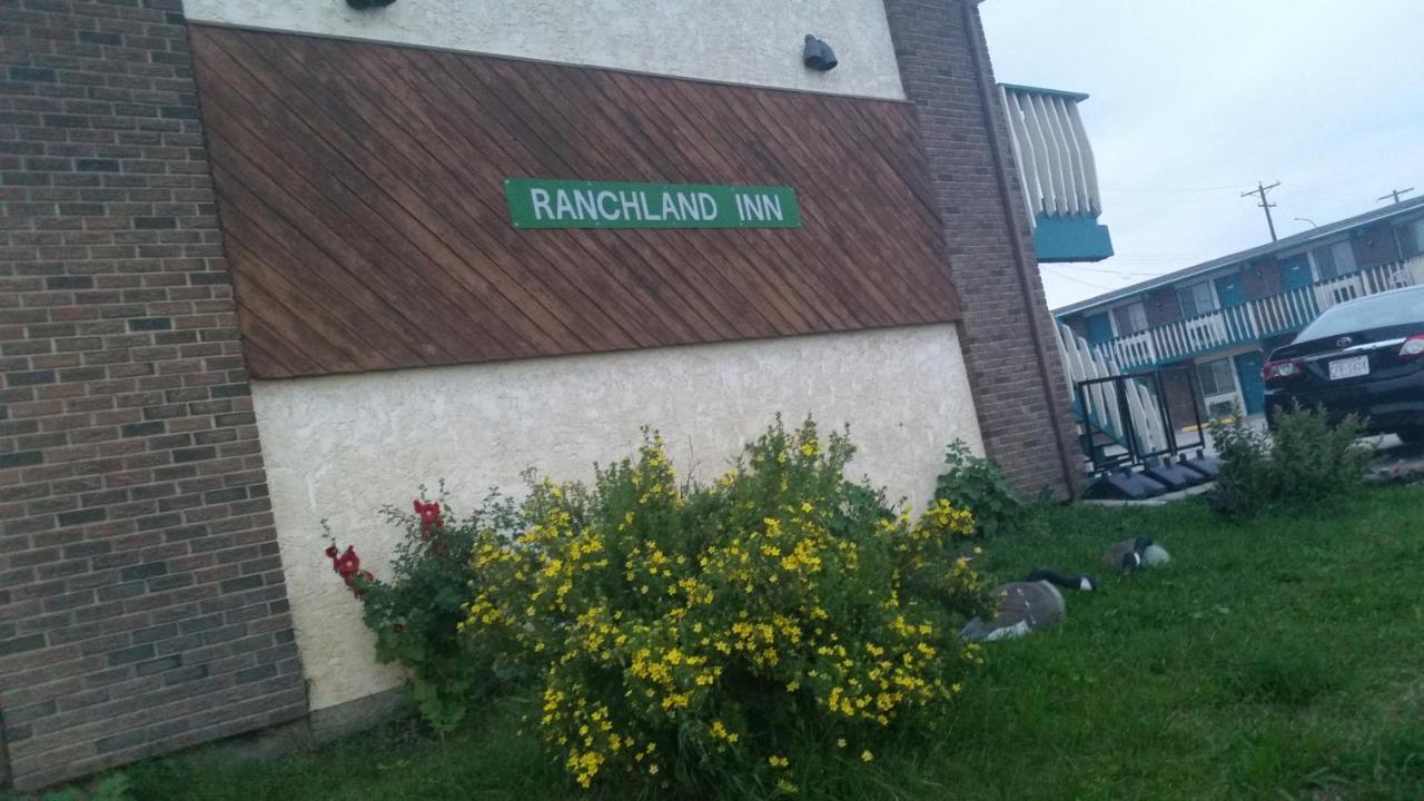 Ranchland Inn Nanton エクステリア 写真