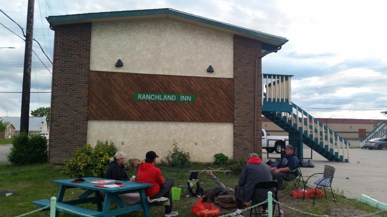 Ranchland Inn Nanton エクステリア 写真