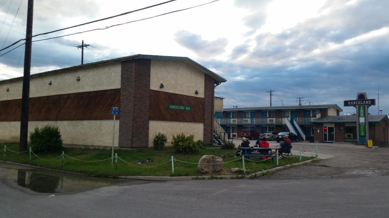 Ranchland Inn Nanton エクステリア 写真
