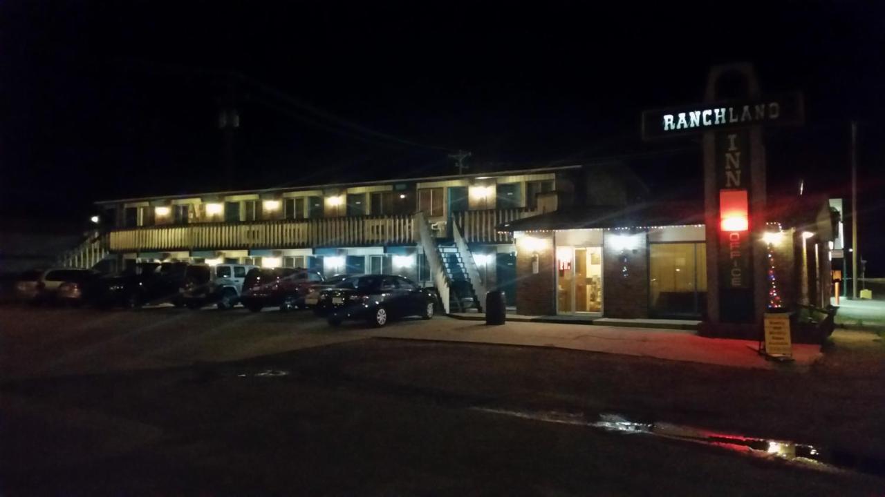 Ranchland Inn Nanton エクステリア 写真