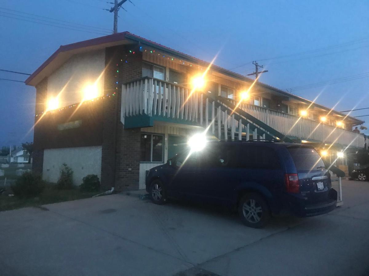 Ranchland Inn Nanton エクステリア 写真