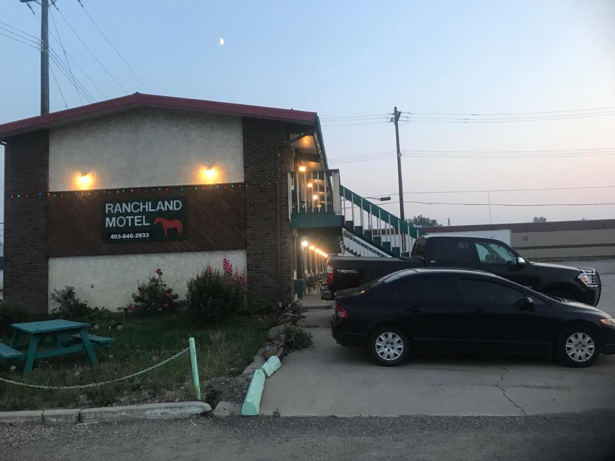 Ranchland Inn Nanton エクステリア 写真