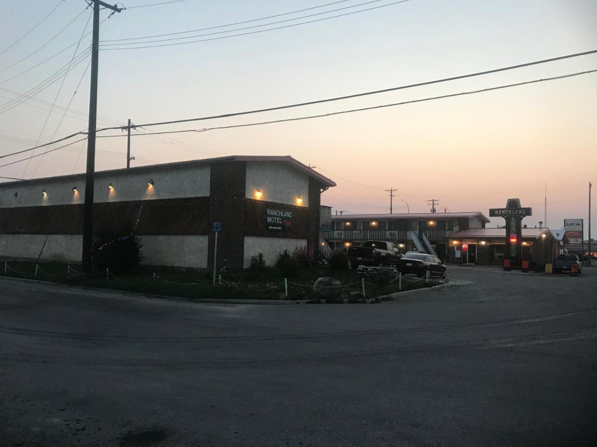 Ranchland Inn Nanton エクステリア 写真