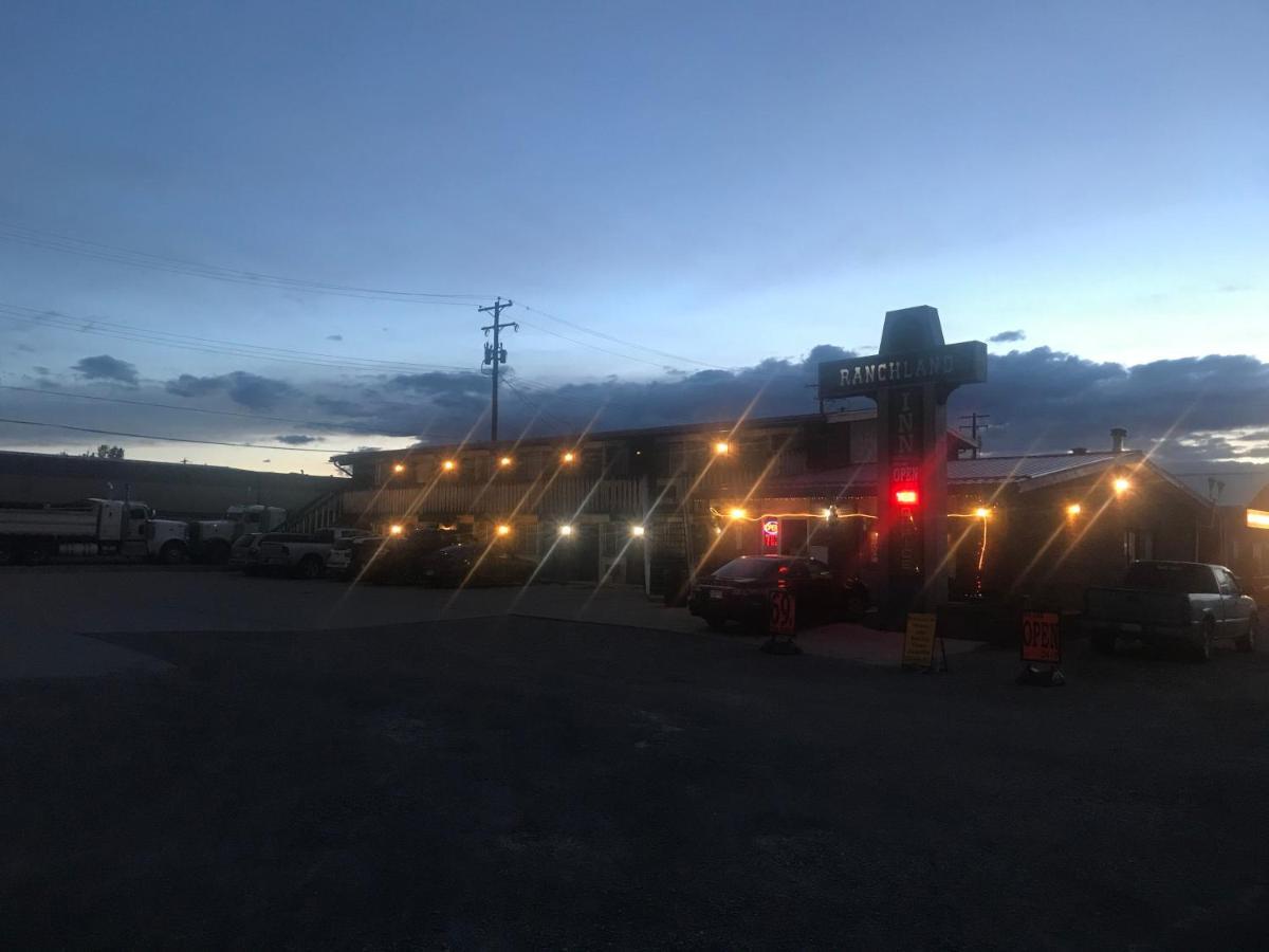 Ranchland Inn Nanton エクステリア 写真