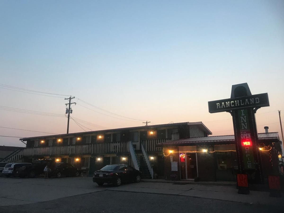 Ranchland Inn Nanton エクステリア 写真