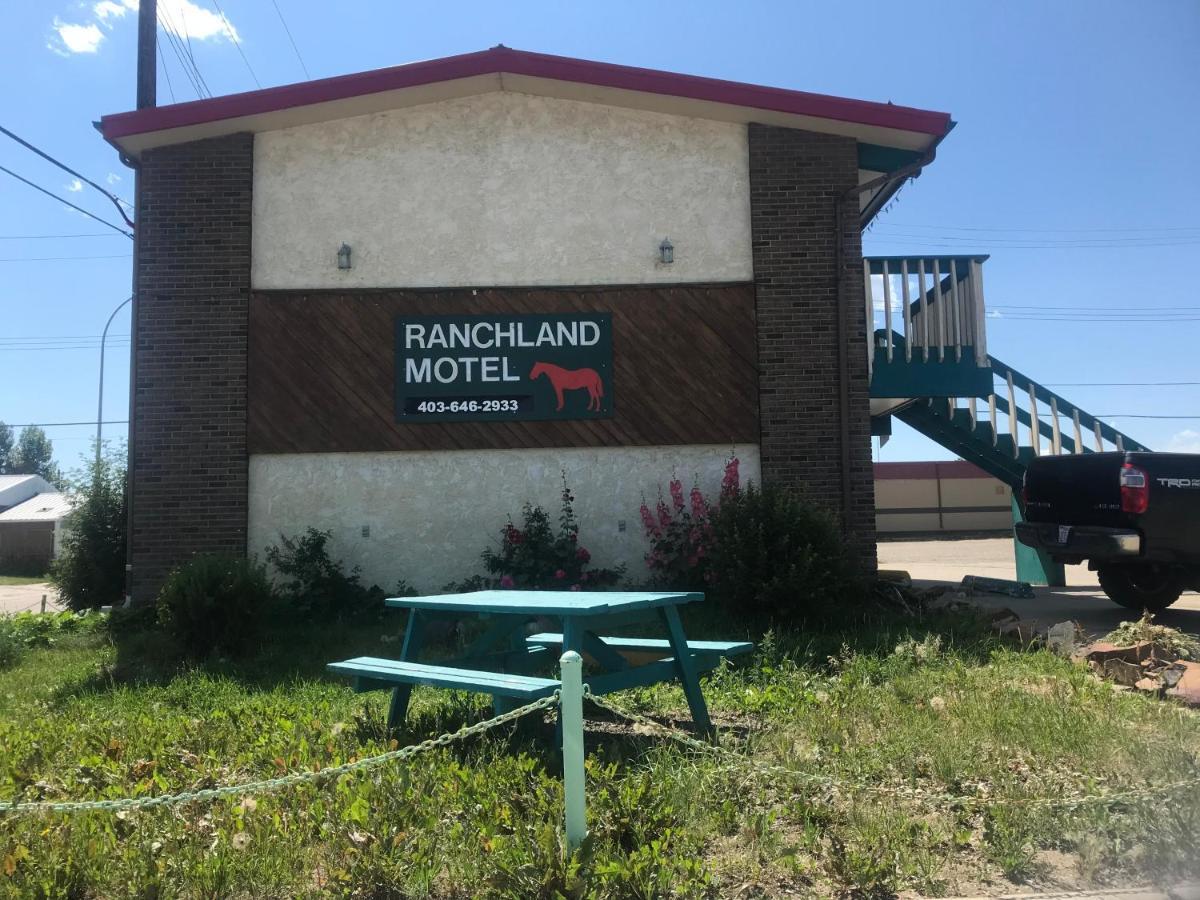 Ranchland Inn Nanton エクステリア 写真