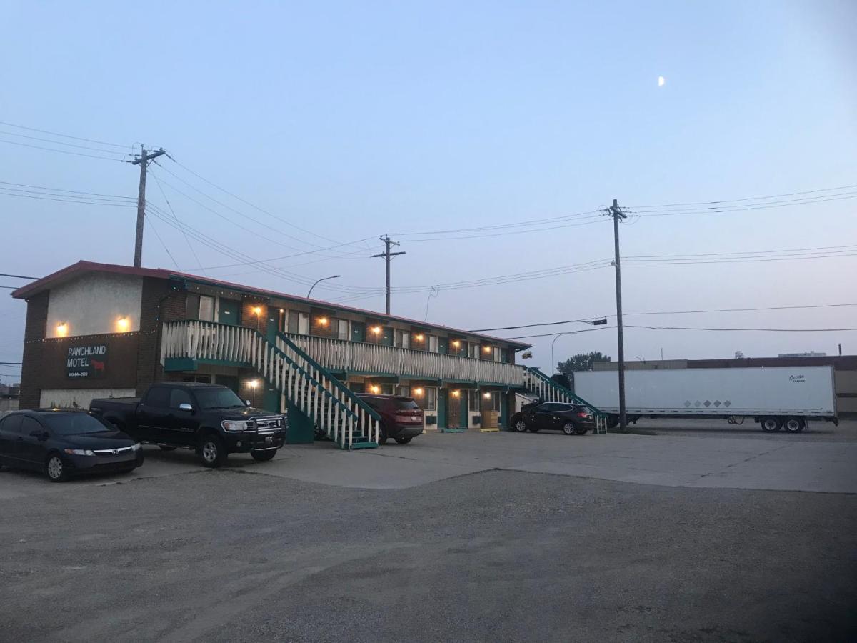 Ranchland Inn Nanton エクステリア 写真
