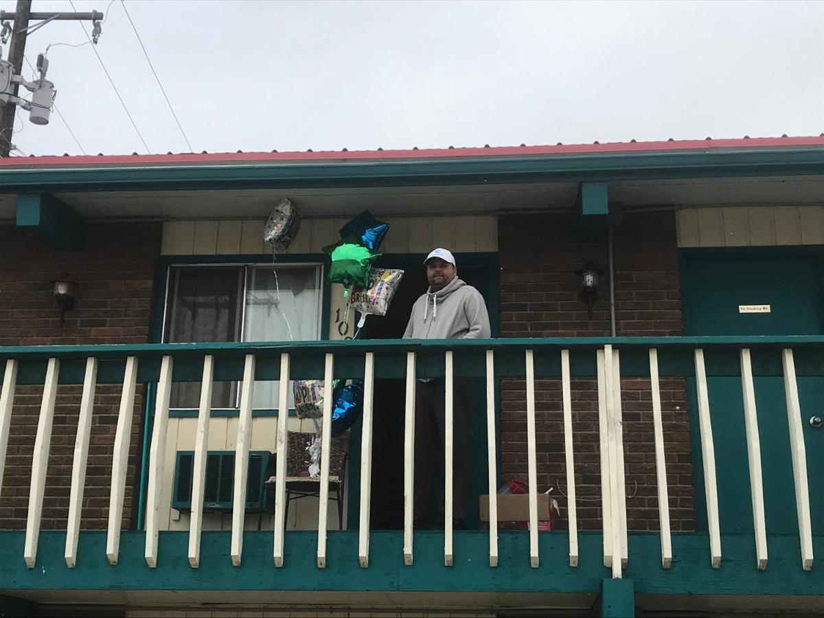 Ranchland Inn Nanton エクステリア 写真