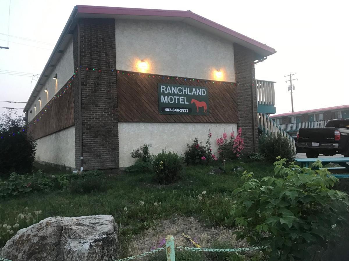 Ranchland Inn Nanton エクステリア 写真