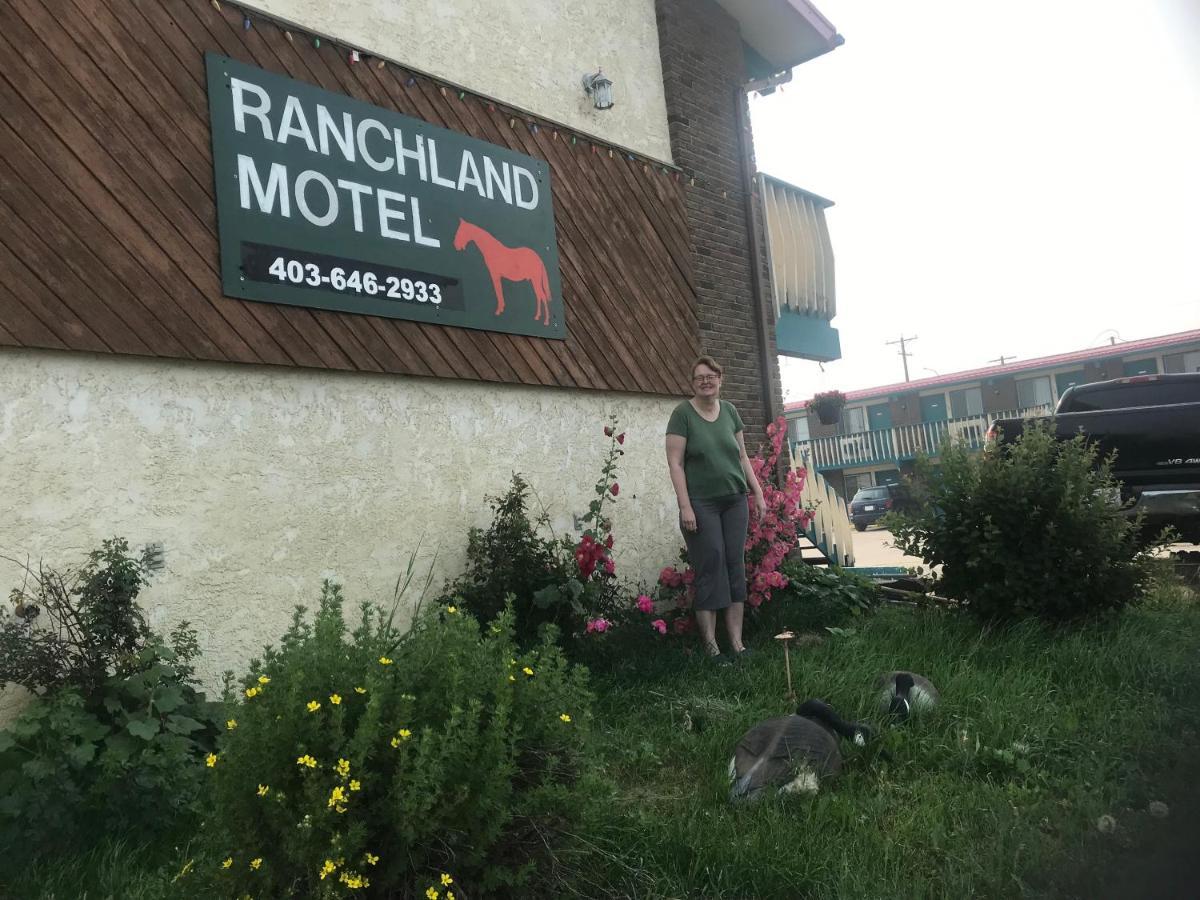 Ranchland Inn Nanton エクステリア 写真