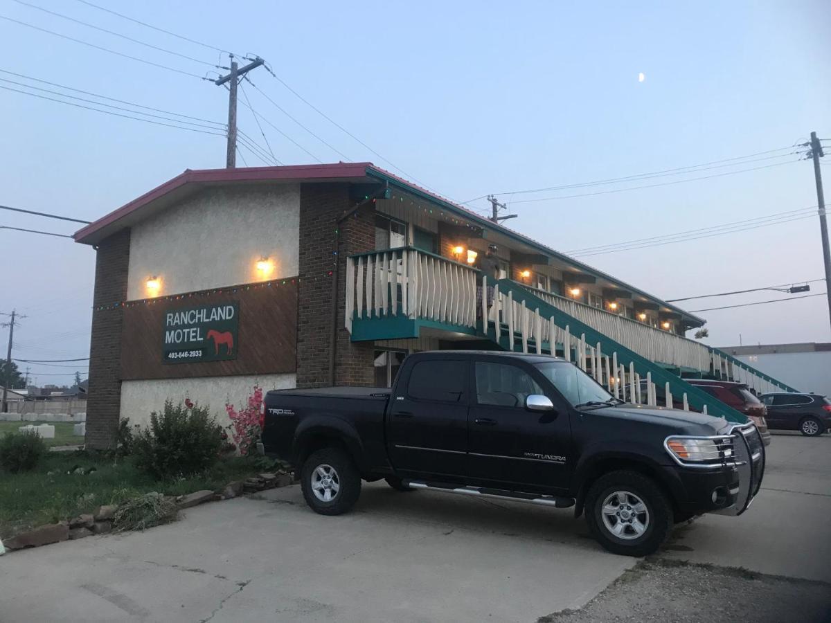 Ranchland Inn Nanton エクステリア 写真