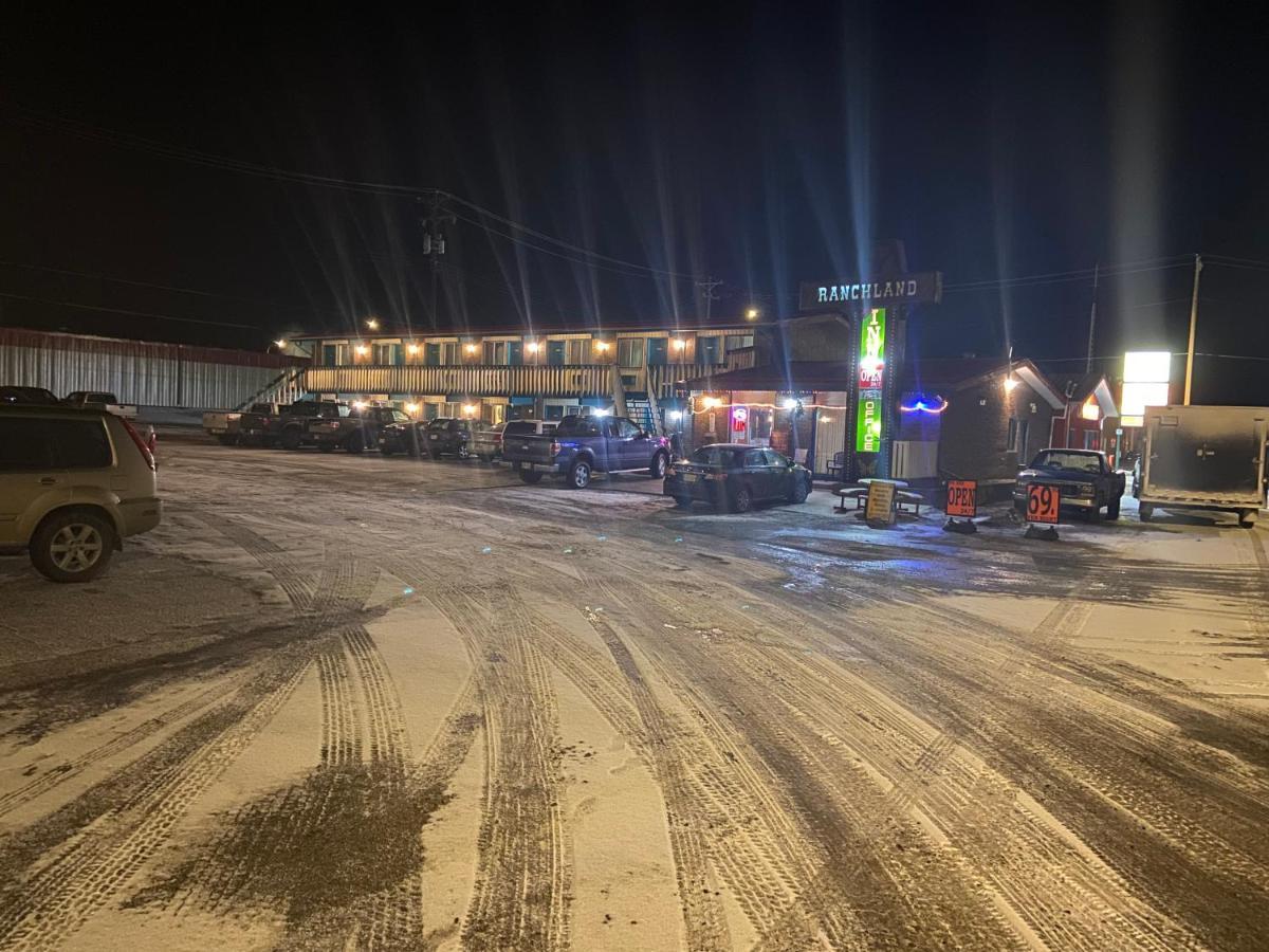 Ranchland Inn Nanton エクステリア 写真
