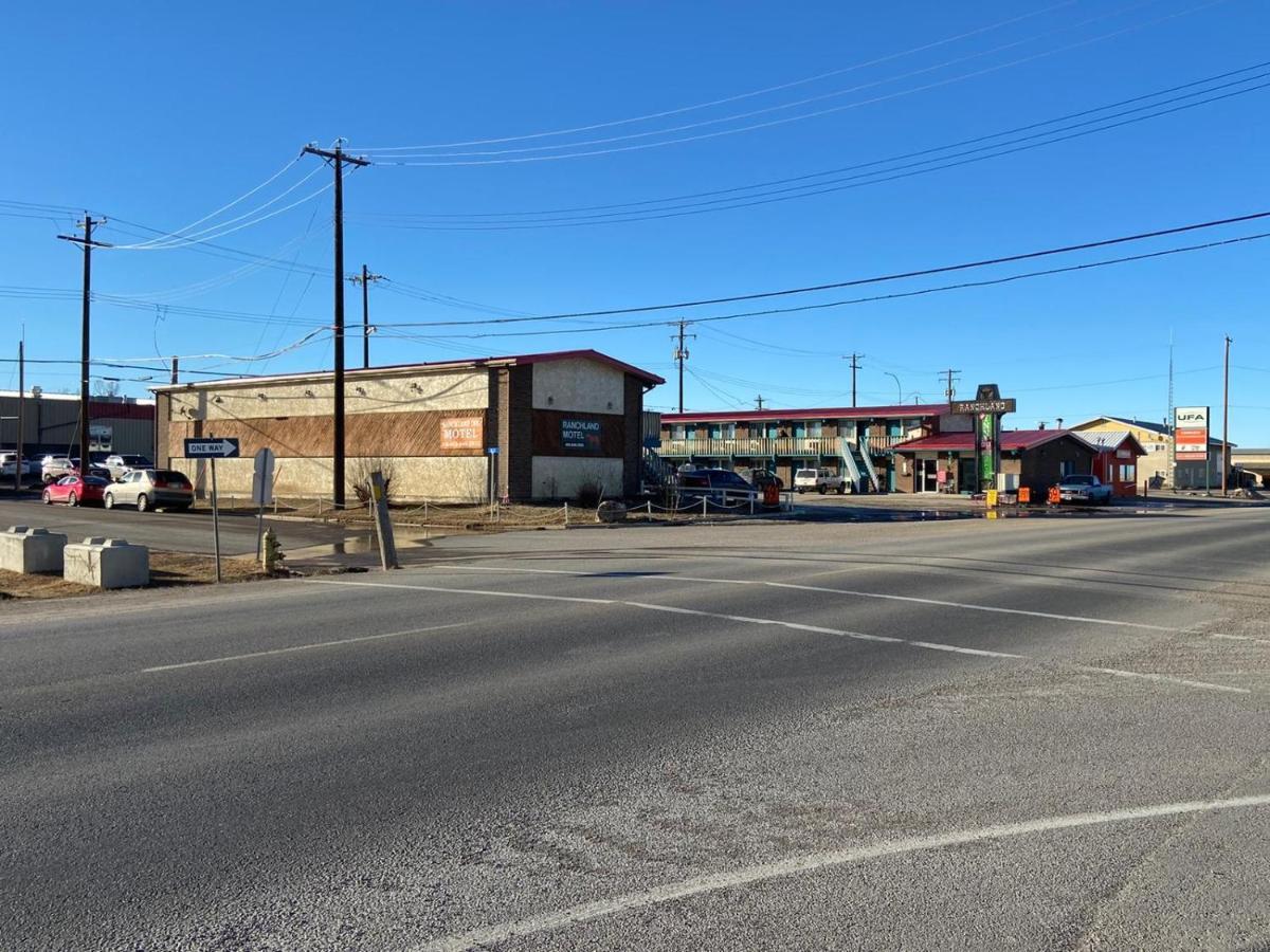 Ranchland Inn Nanton エクステリア 写真