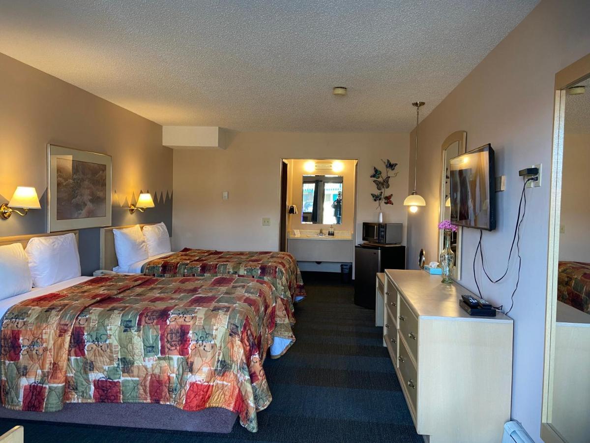 Ranchland Inn Nanton エクステリア 写真