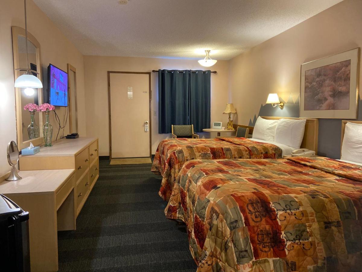 Ranchland Inn Nanton エクステリア 写真