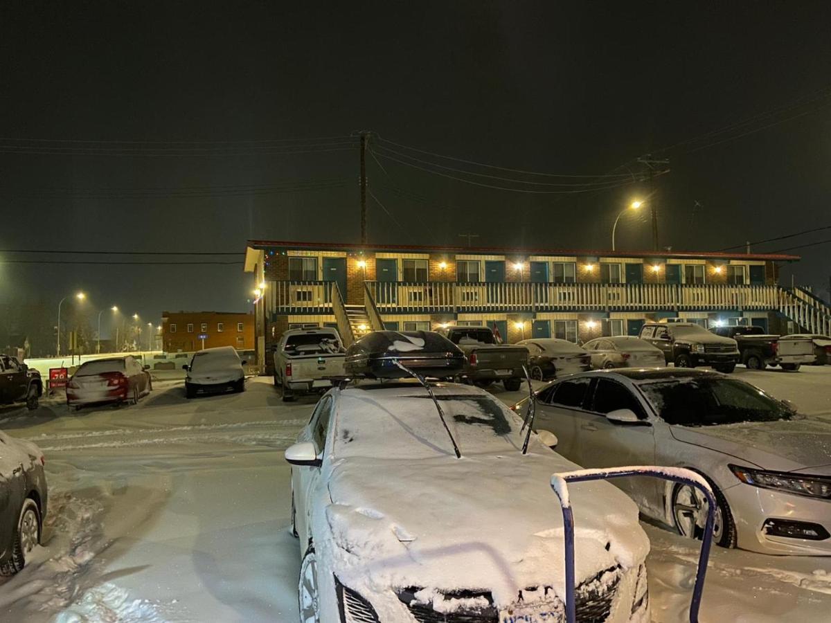 Ranchland Inn Nanton エクステリア 写真