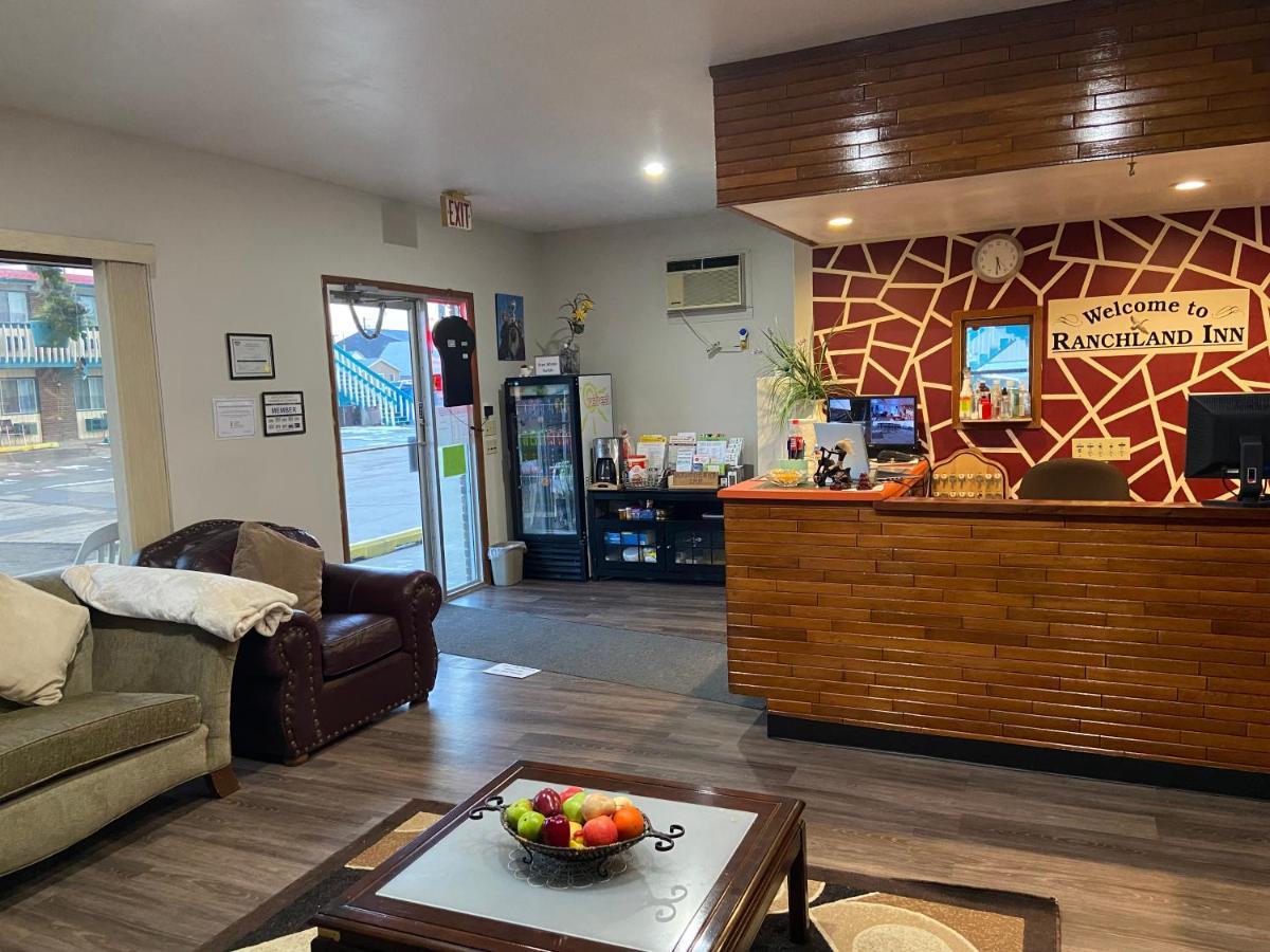 Ranchland Inn Nanton エクステリア 写真
