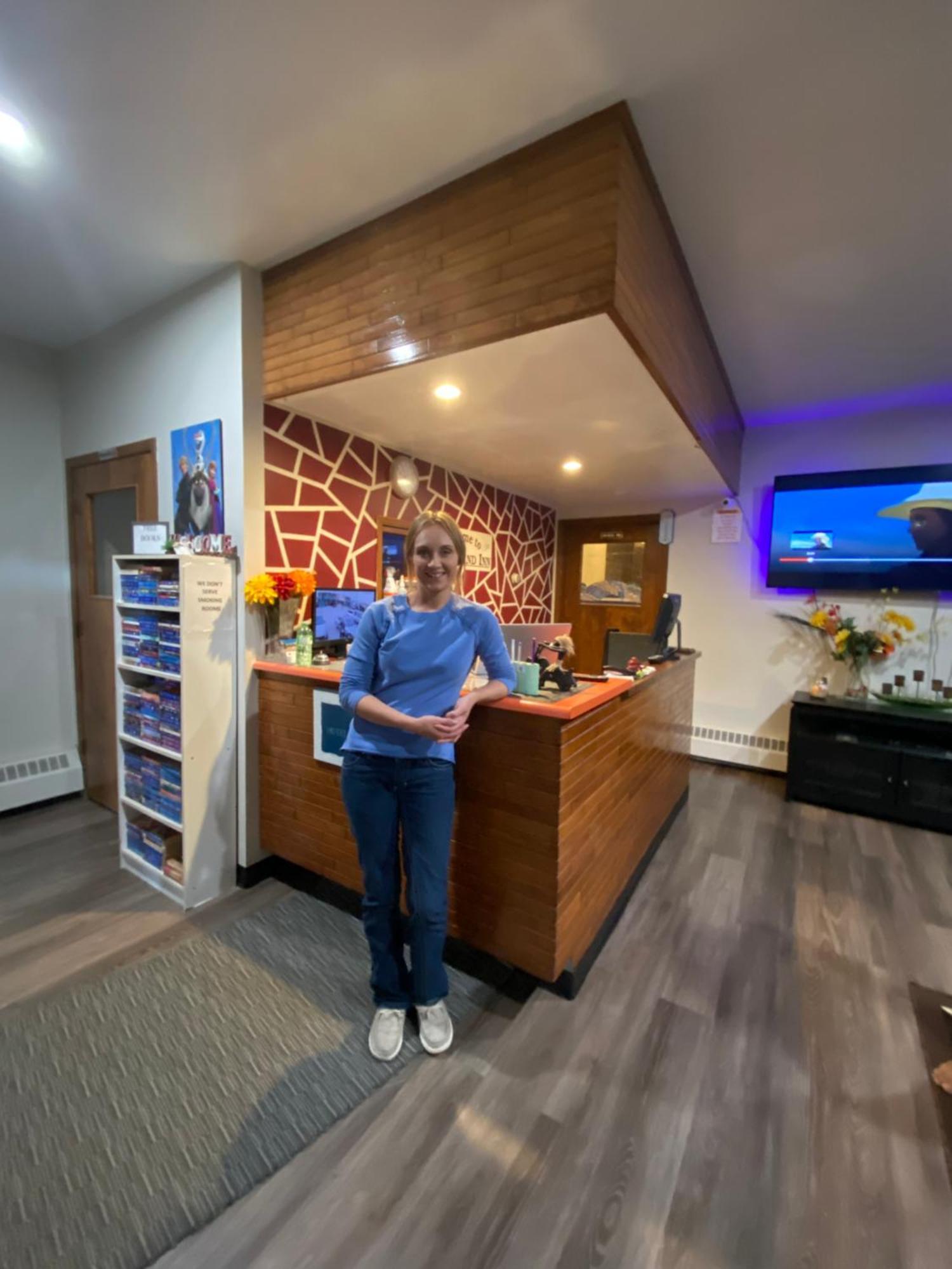 Ranchland Inn Nanton エクステリア 写真